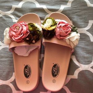 Women’s Slides